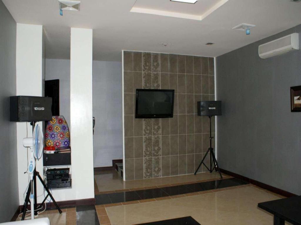 Green Wattana Hotel Sentul Богор Экстерьер фото