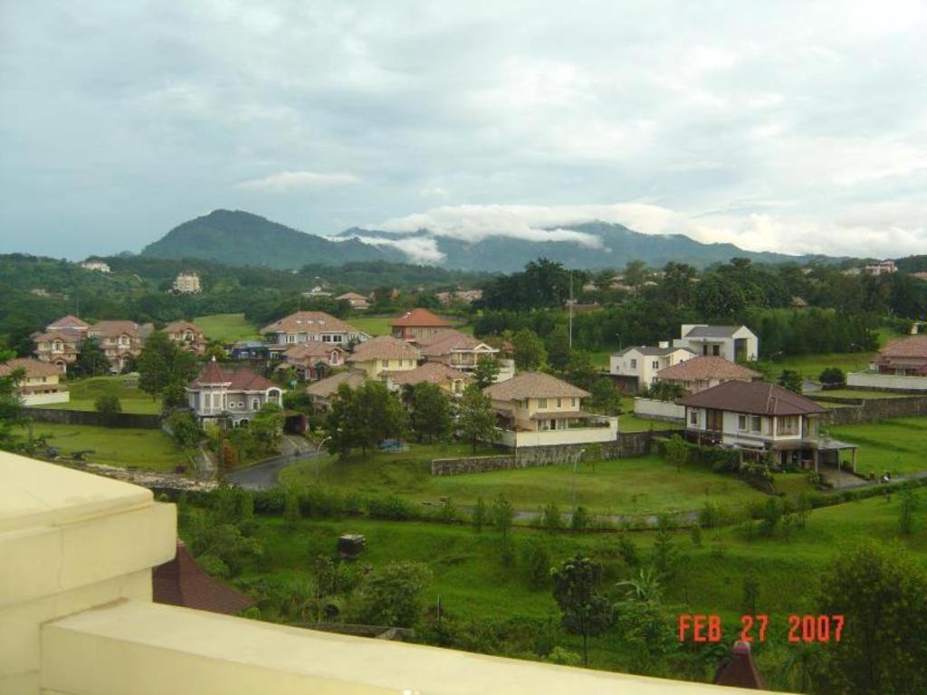 Green Wattana Hotel Sentul Богор Экстерьер фото