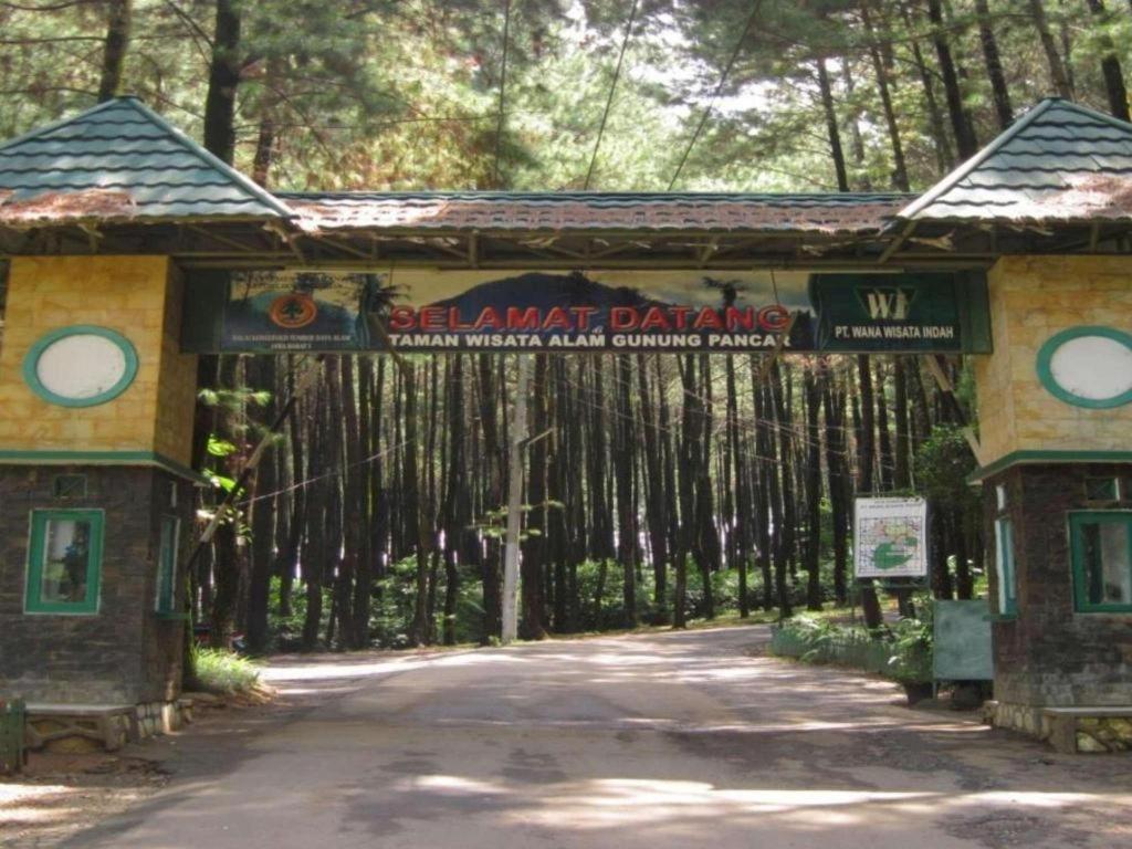 Green Wattana Hotel Sentul Богор Экстерьер фото
