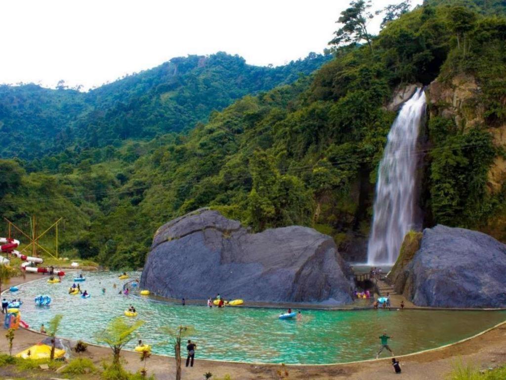 Green Wattana Hotel Sentul Богор Экстерьер фото
