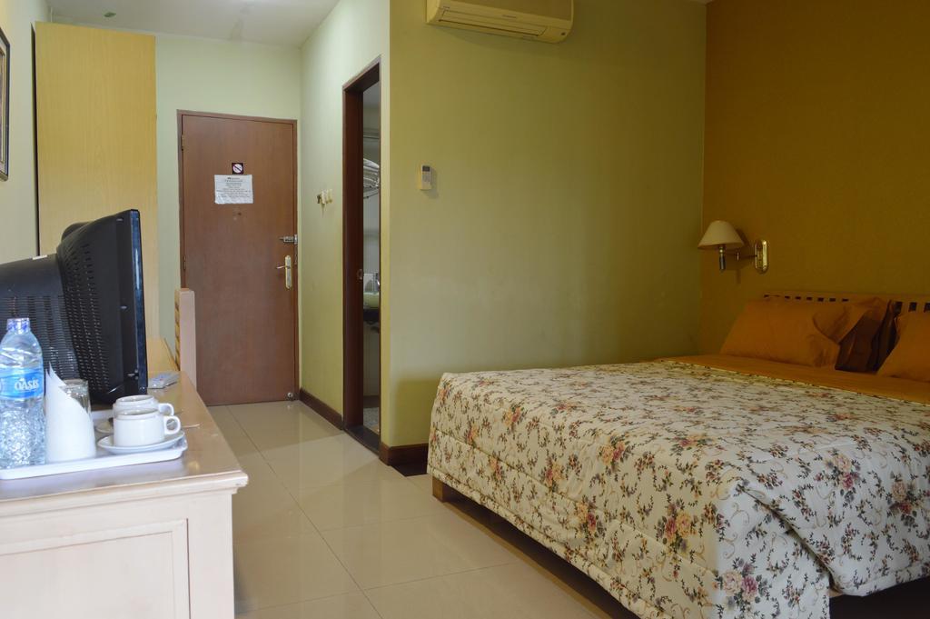Green Wattana Hotel Sentul Богор Экстерьер фото