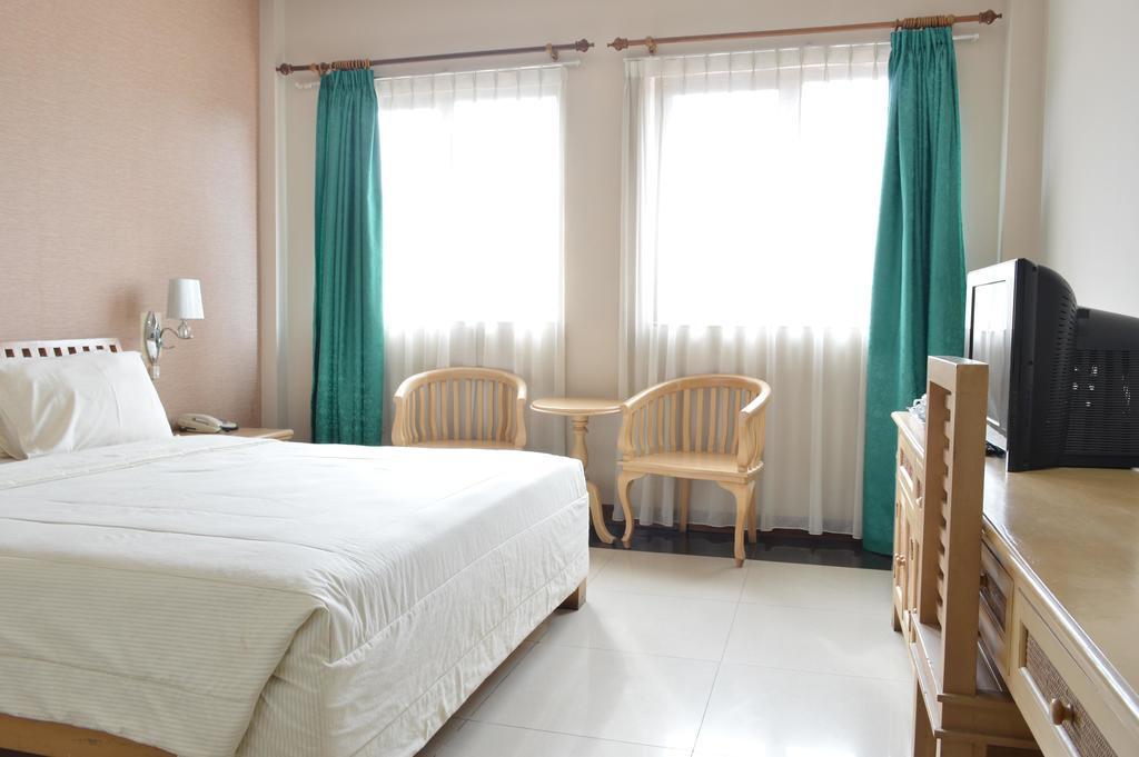 Green Wattana Hotel Sentul Богор Экстерьер фото