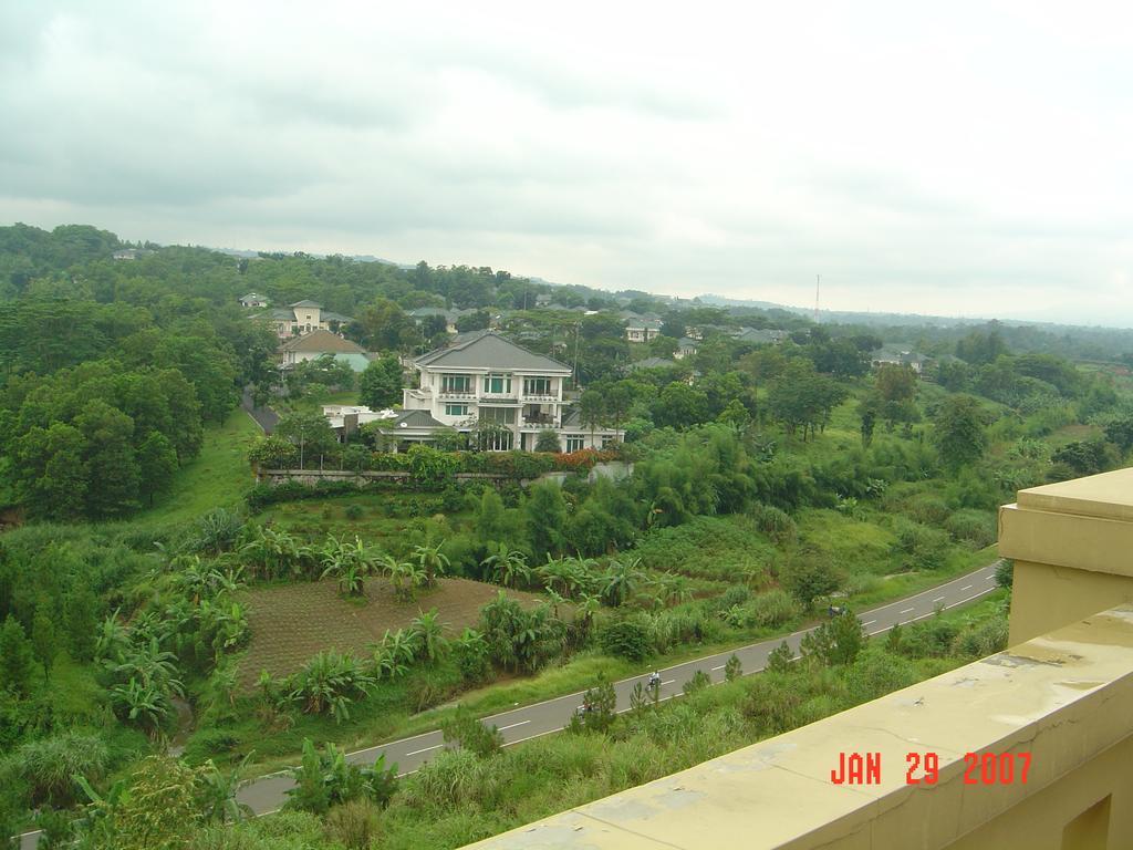 Green Wattana Hotel Sentul Богор Экстерьер фото
