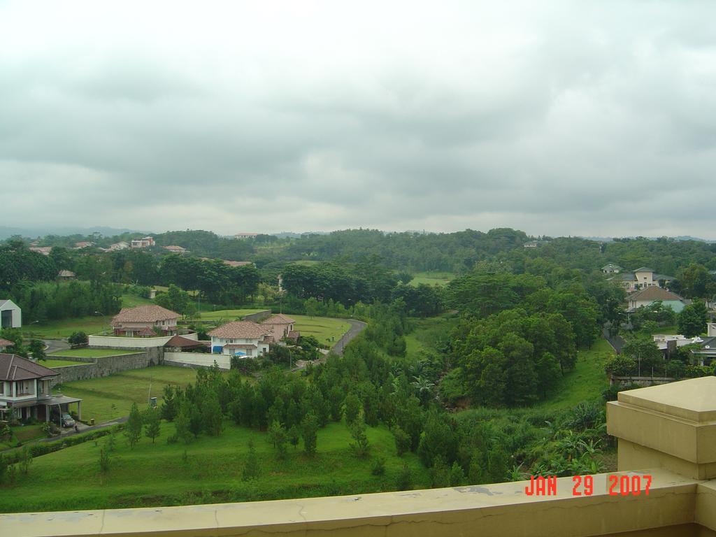 Green Wattana Hotel Sentul Богор Экстерьер фото