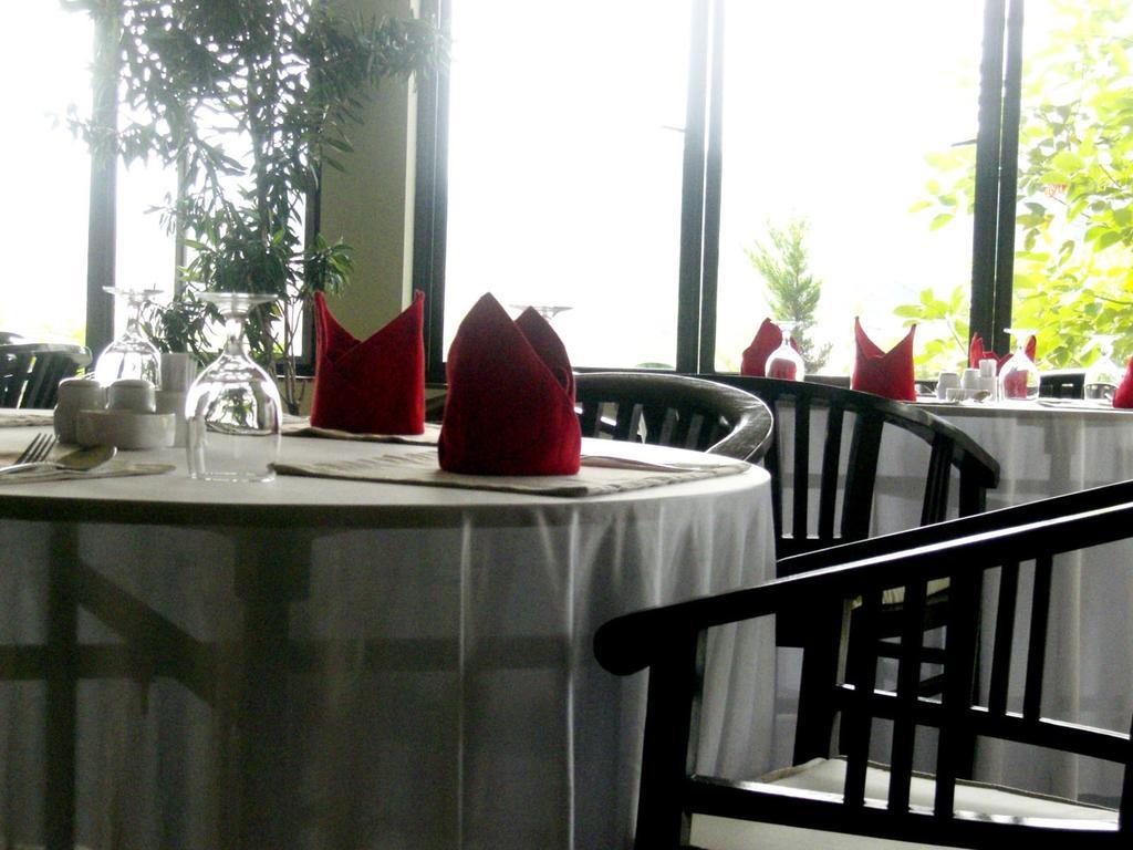 Green Wattana Hotel Sentul Богор Экстерьер фото