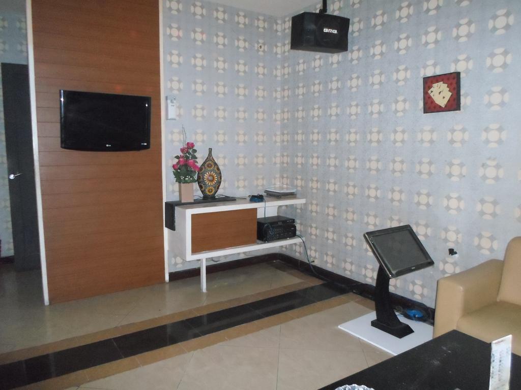 Green Wattana Hotel Sentul Богор Экстерьер фото