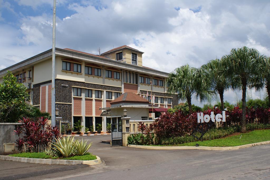 Green Wattana Hotel Sentul Богор Экстерьер фото