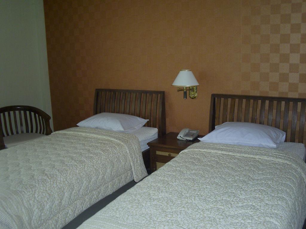 Green Wattana Hotel Sentul Богор Экстерьер фото