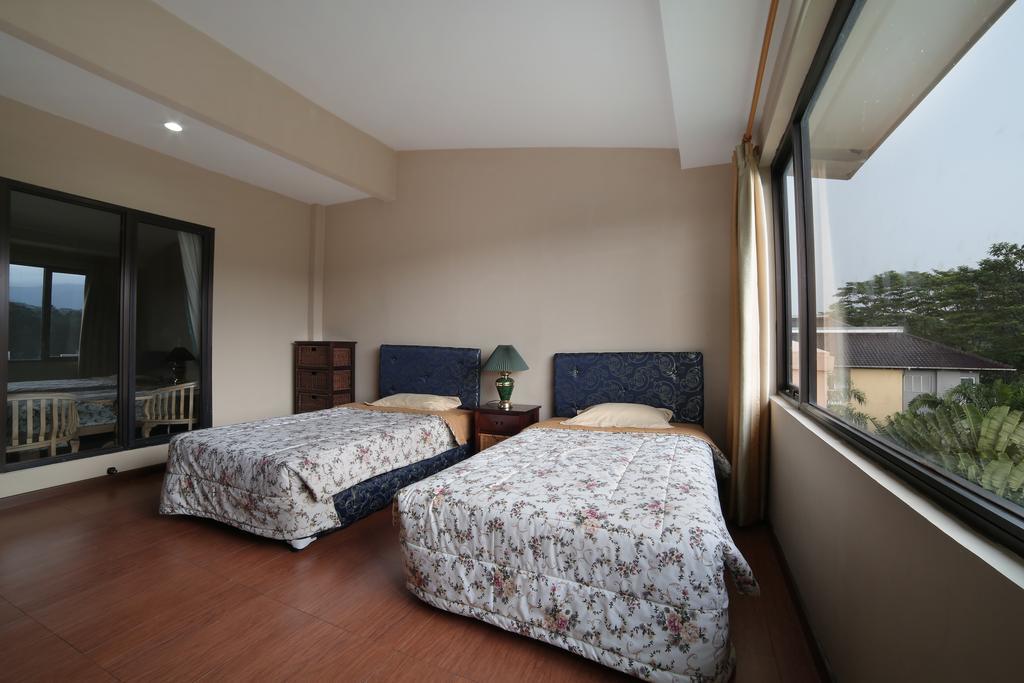 Green Wattana Hotel Sentul Богор Экстерьер фото