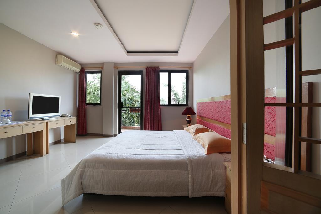 Green Wattana Hotel Sentul Богор Экстерьер фото